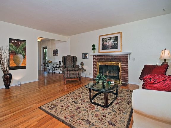4th image of 14854 Wallingford Ave N
