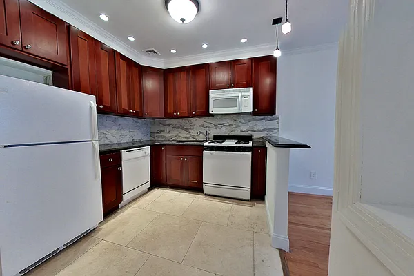 Rented by CitySites Real Estate Group | media 3