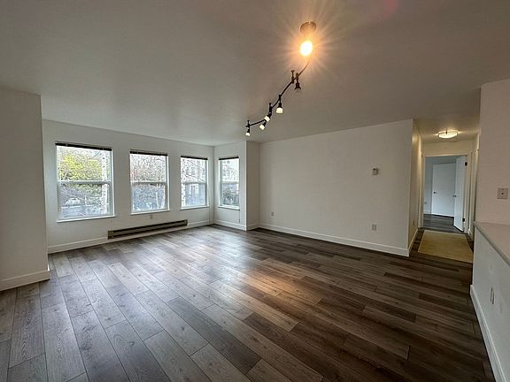 4th image of 2225 23rd St Unit 213