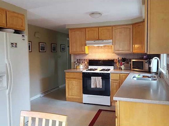 5th image of 137 Himes St