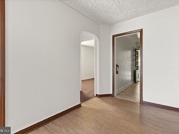 5th image of 249 Newcomb St SE