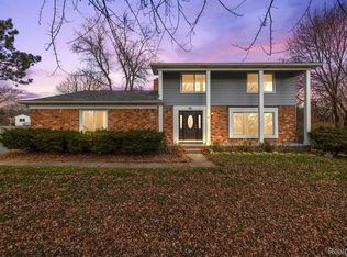 91 Douglas Dr, Bloomfield Hills, MI 48304