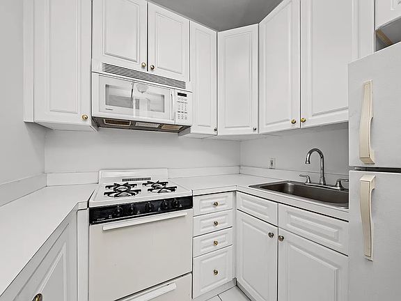 2nd image of 240 Sullivan St APT 19