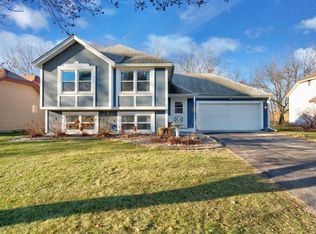 2116 Helena Rd N, Oakdale, MN 55128