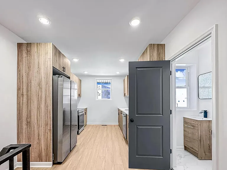 1050 N 46th St #1 — Photo 10