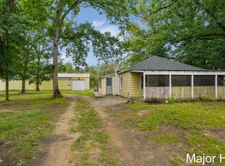 23032 Almy Rd, Howard City, MI 49329
