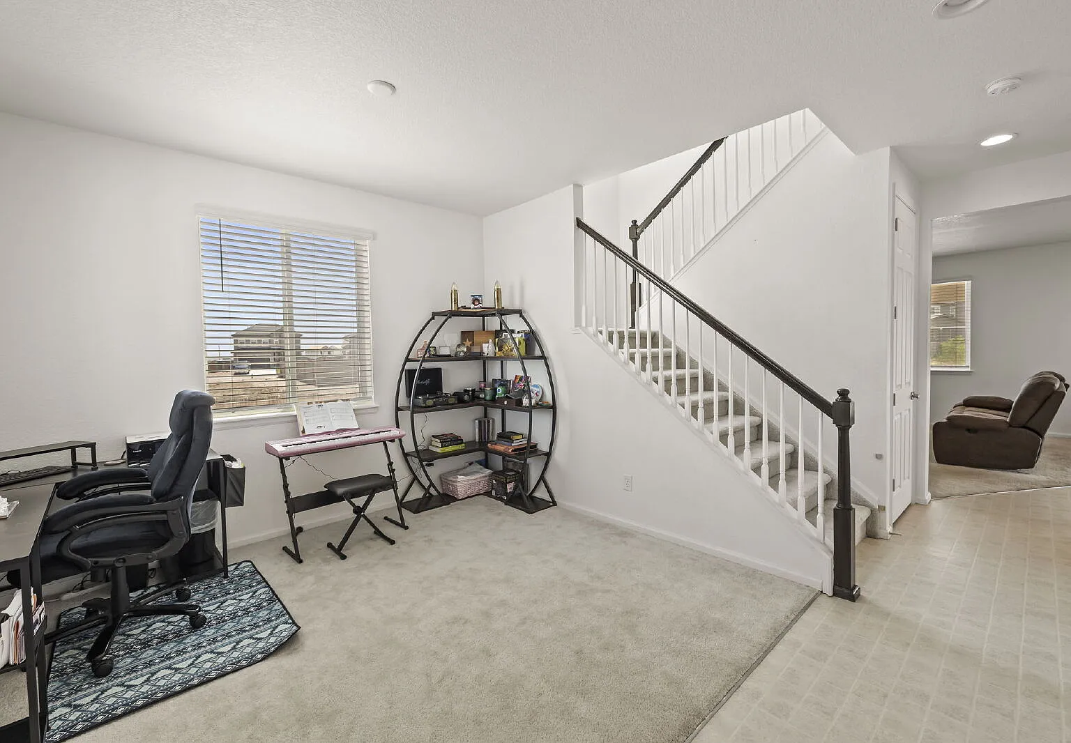 4 bed, 2.5 bath, 2223 sqft, $2,500 — Photo 3