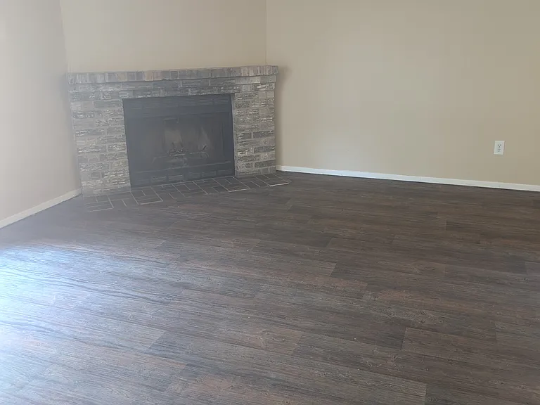 2411 Windy Pine Ln — Photo 4