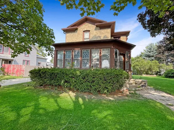 2034 Division STREET, East Troy, WI 53120