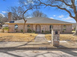 146 Meadowbrook Dr, Desoto, TX
