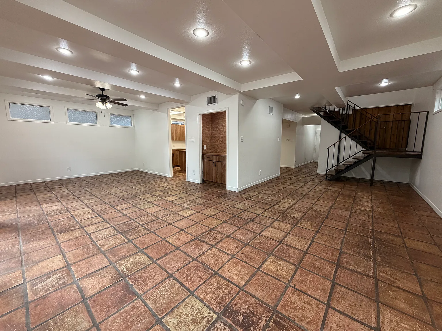 6 bed, 2301 sqft, $6,750 — Photo 3