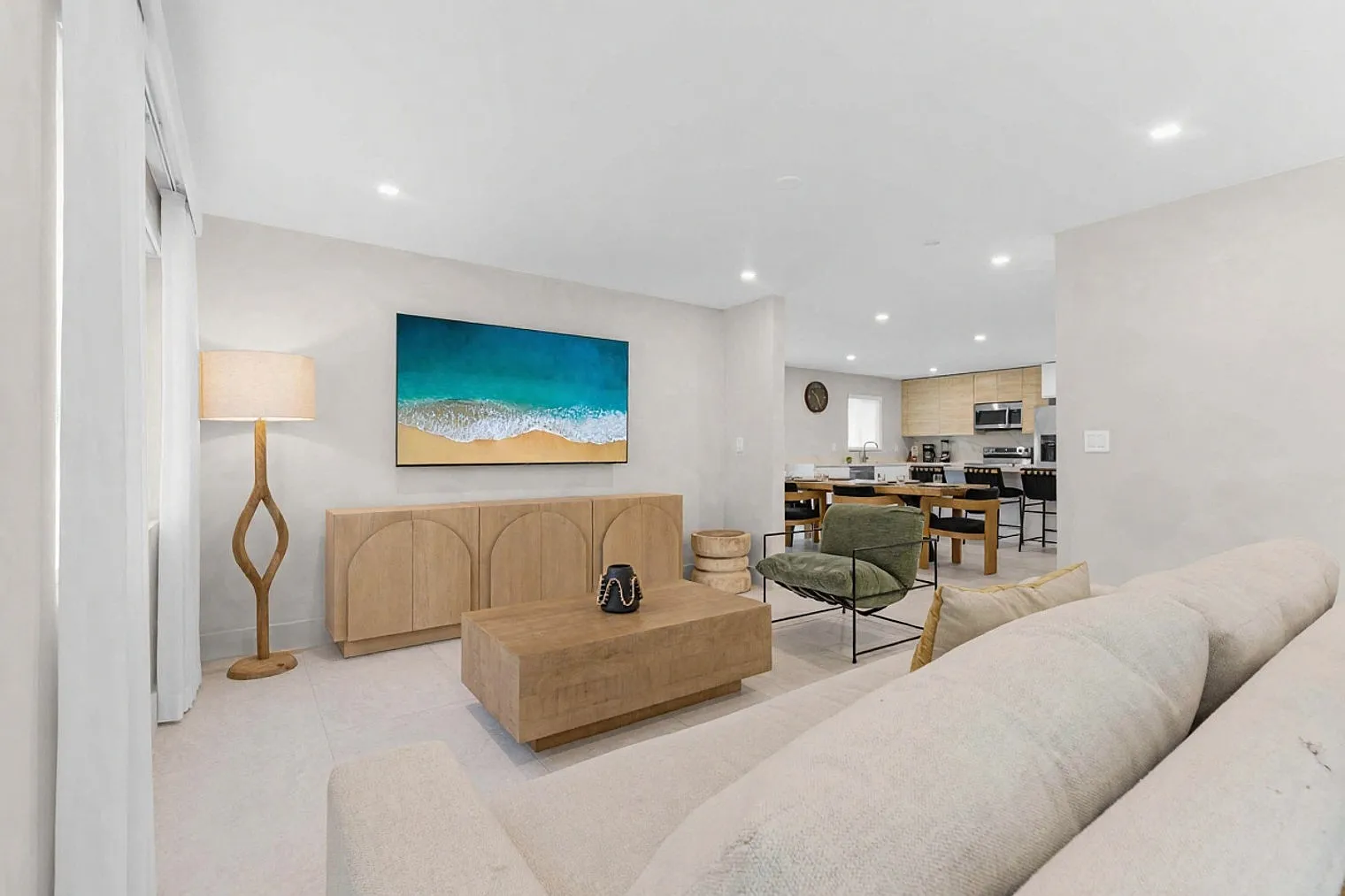4 bed, 3.5 bath, 1915 sqft, $6,782 — Photo 3