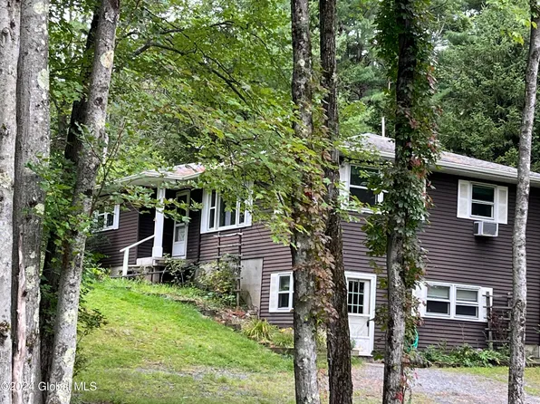 134 Hoags Corners Road, Nassau, NY 12123