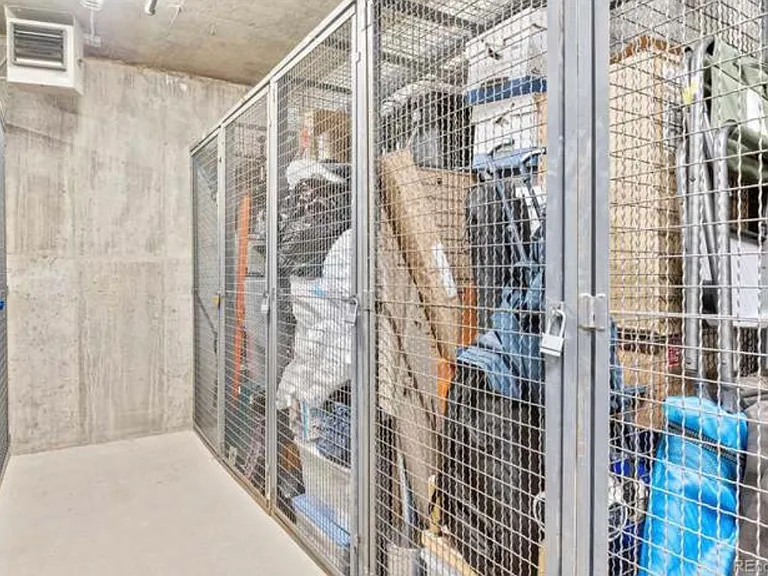 1 storage unit included