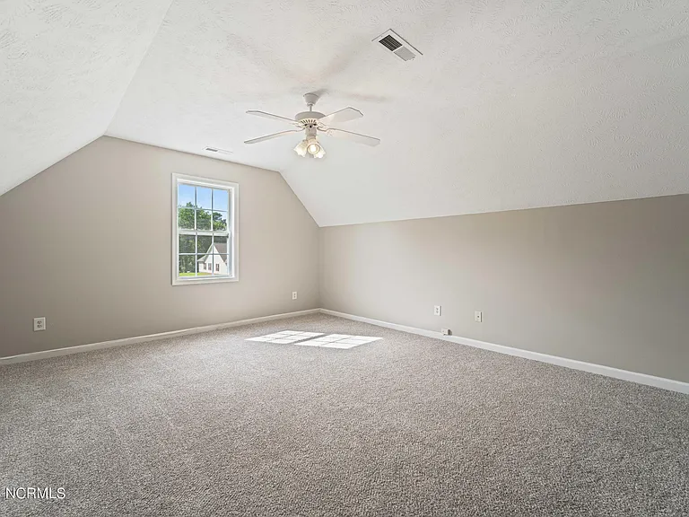 102 Mendover Dr — Photo 17