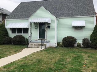 1111 Race St, Ravenswood, WV 26164