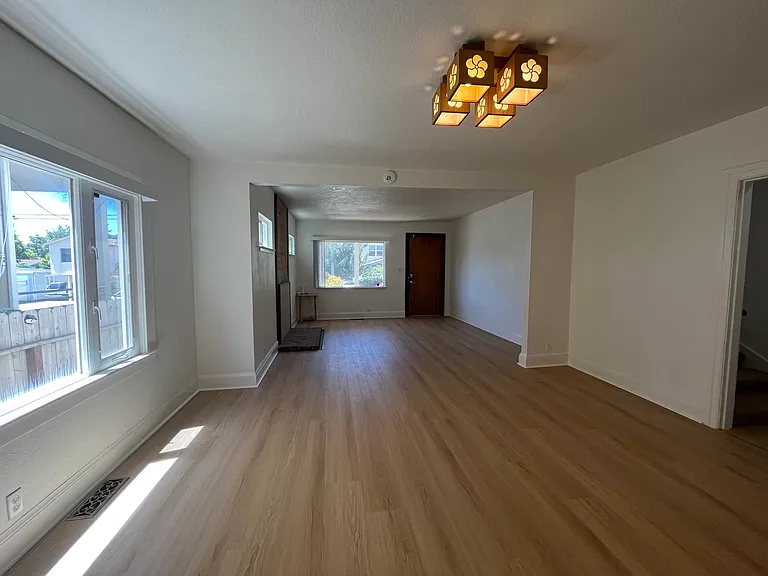529 Stannage Ave — Photo 3