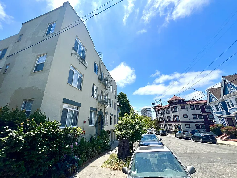 118 Athol Ave #103 — Photo 2