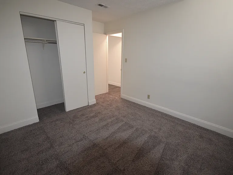 Waveland Place Apartments — Photo 30