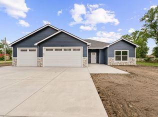 318 E 4th St, Solomon, KS 67480