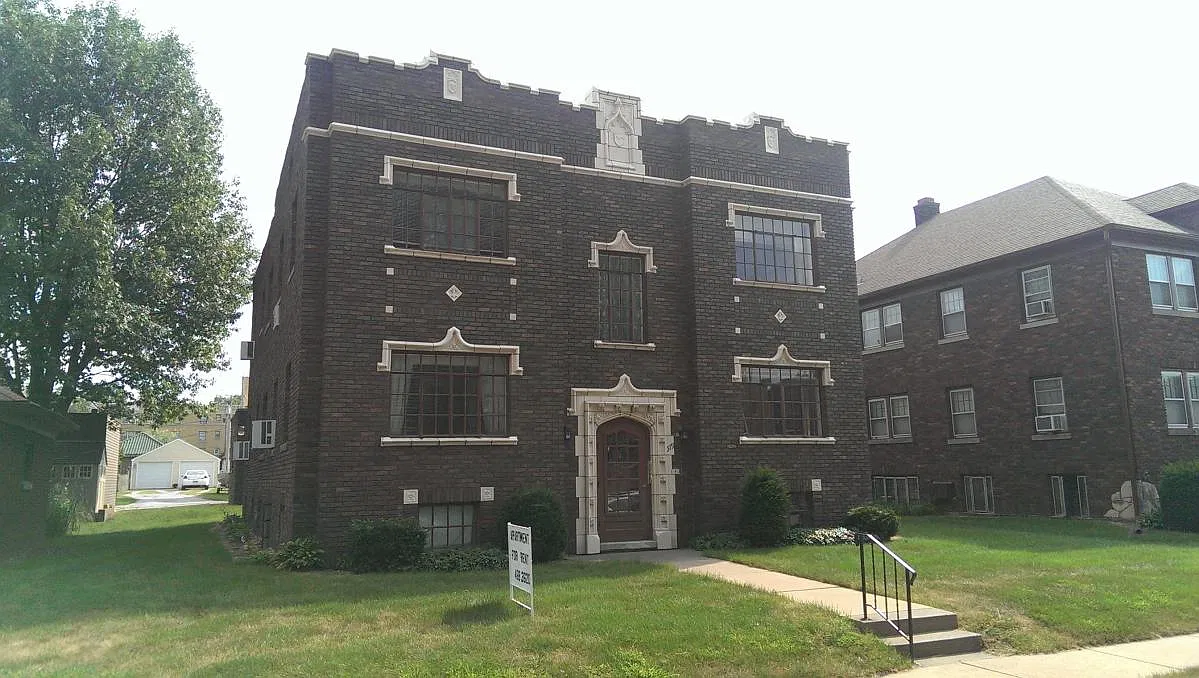 319 W Columbia Avenue — Photo 1