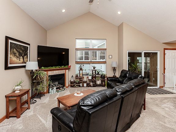 4th image of 107 Centennial Dr