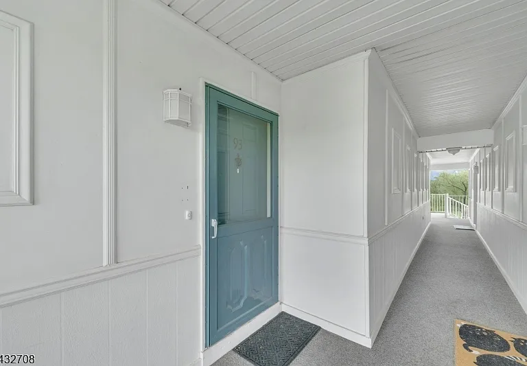 93 Caitlin Ct — Photo 2