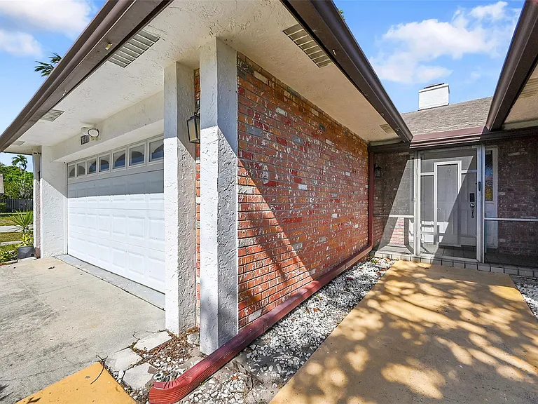 1361 SW 26th Ave — Photo 5