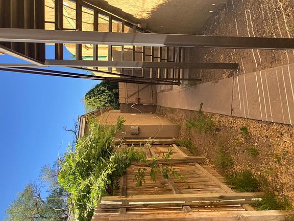 2nd image of 907 Coal Ave SW #B