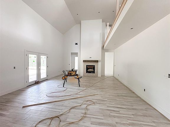 5th image of 4601 Maple Ridge Dr