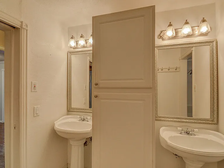 9800 Craford Ct — Photo 32