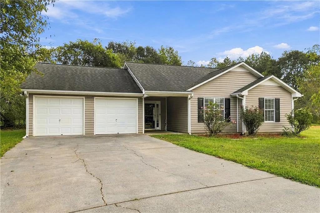 3 bed, 2.0 bath, 1243 sqft, $2,100 — Photo 1