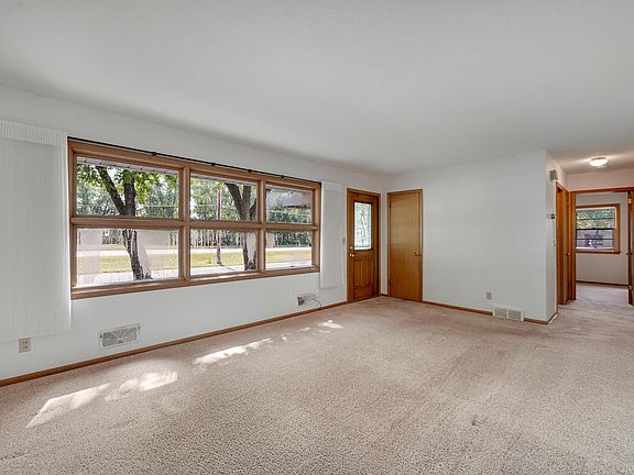 5th image of 903 Parallel St
