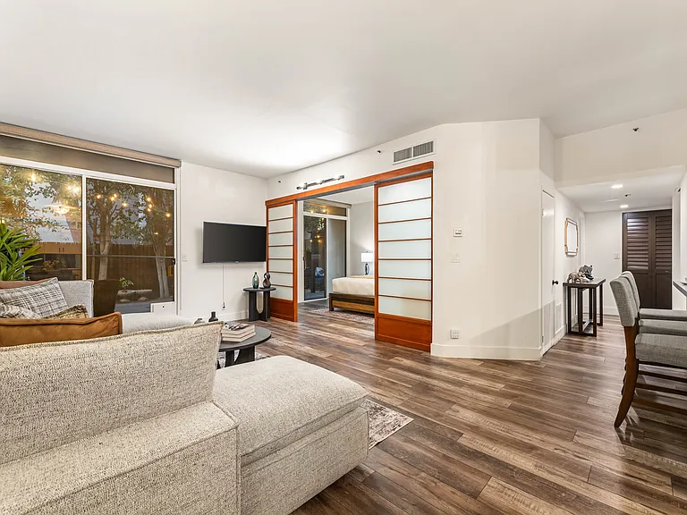 600 W 9th St #115 — Photo 9