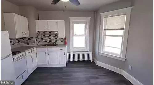 1078 Lalor St Photo 1