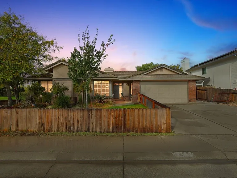 680 Canyon Creek Way — Photo 3