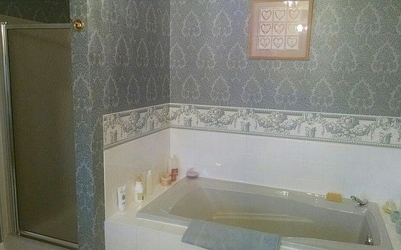 Master bth w/ soaker tub