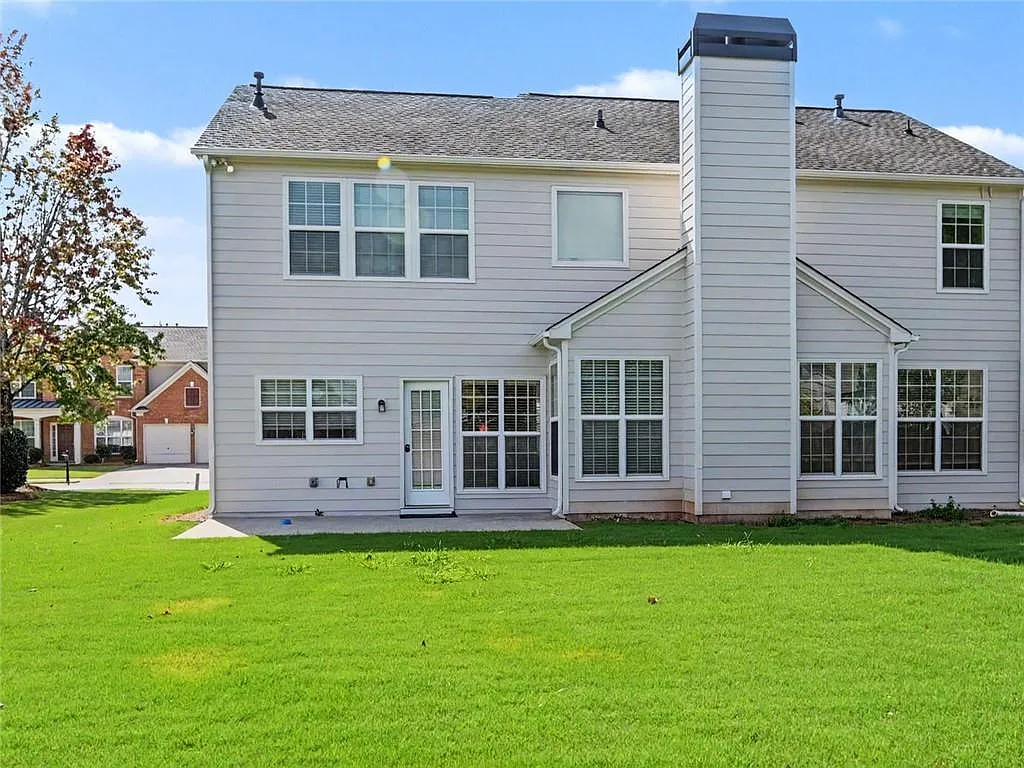 4 bed, 2.5 bath, 2309 sqft, $2,850 — Photo 2