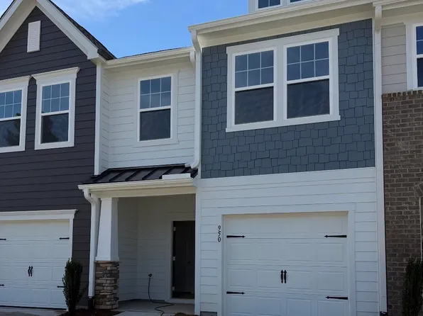 950 Kensley Grove Ln, Fuquay Varina, NC 27526