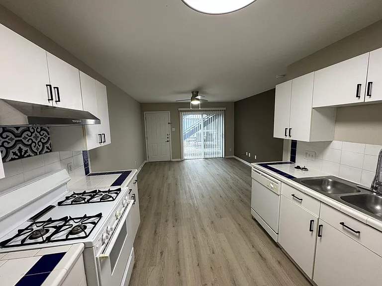109 Avondale St #4 — Photo 4