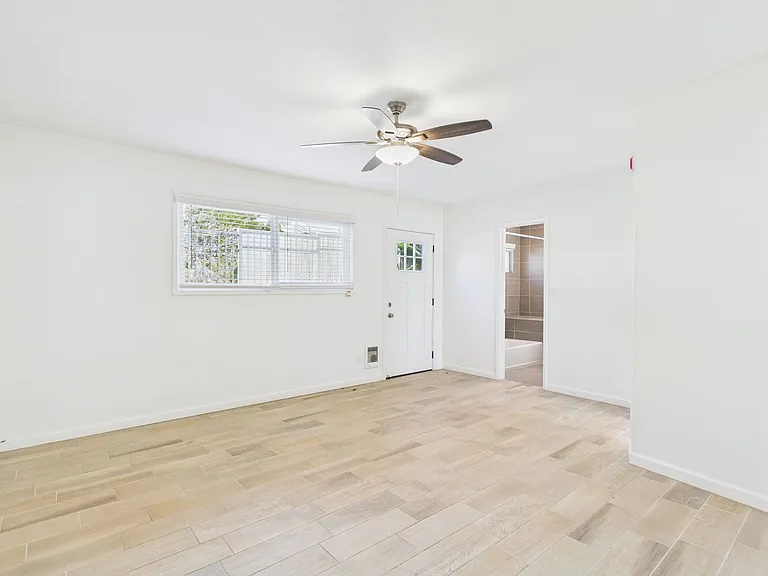 330 W I St — Photo 100