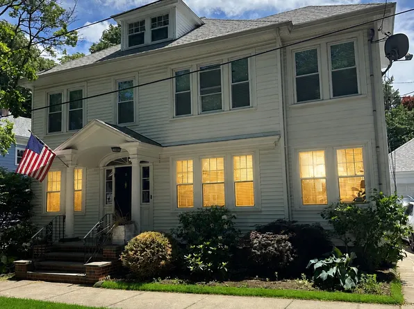 6 Saltonstall Pkwy #1, Salem, MA 01970