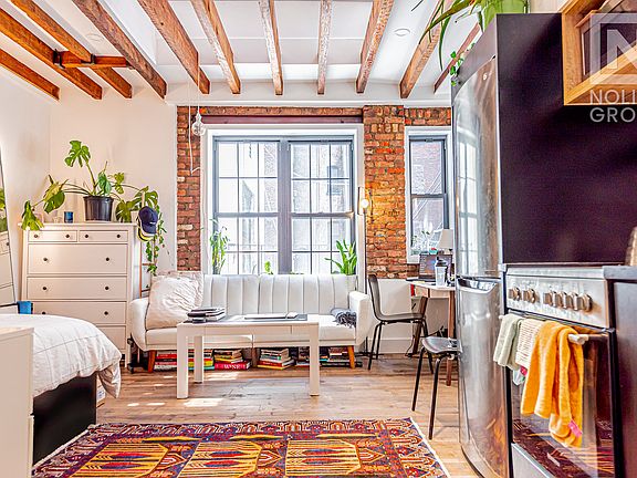 3rd image of 152 W 49th St #2CA
