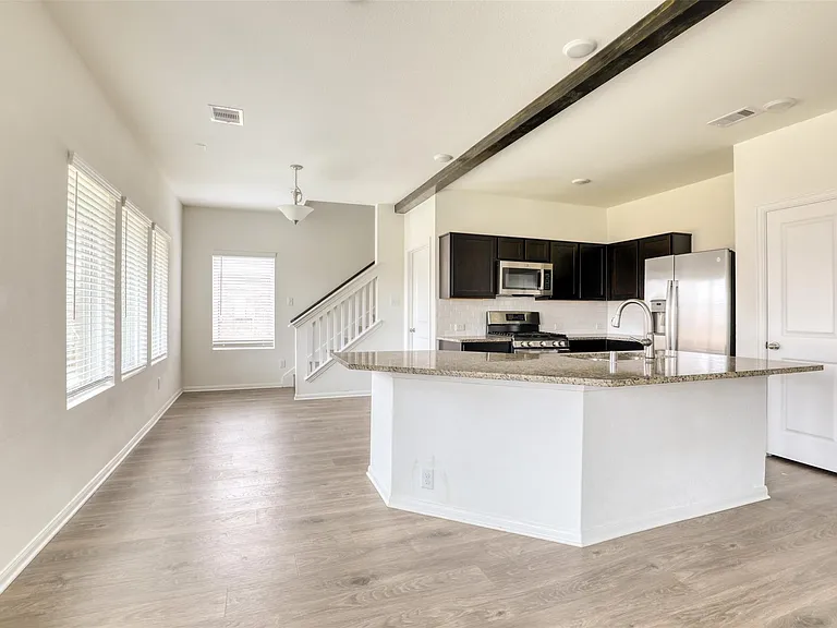 420 Magnolia St — Photo 5