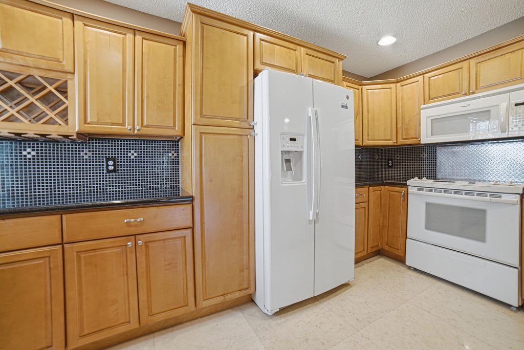 5475 Verona #E, Boynton Beach, FL - More