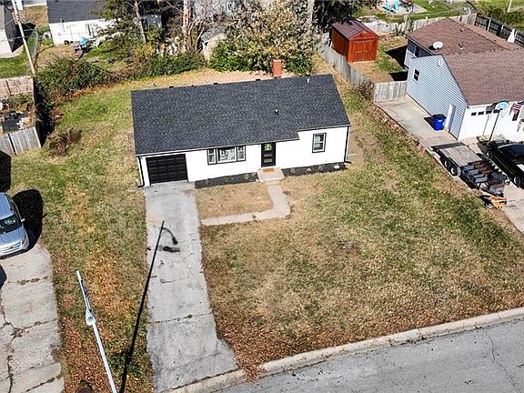 4th image of 802 NE 67th Ter
