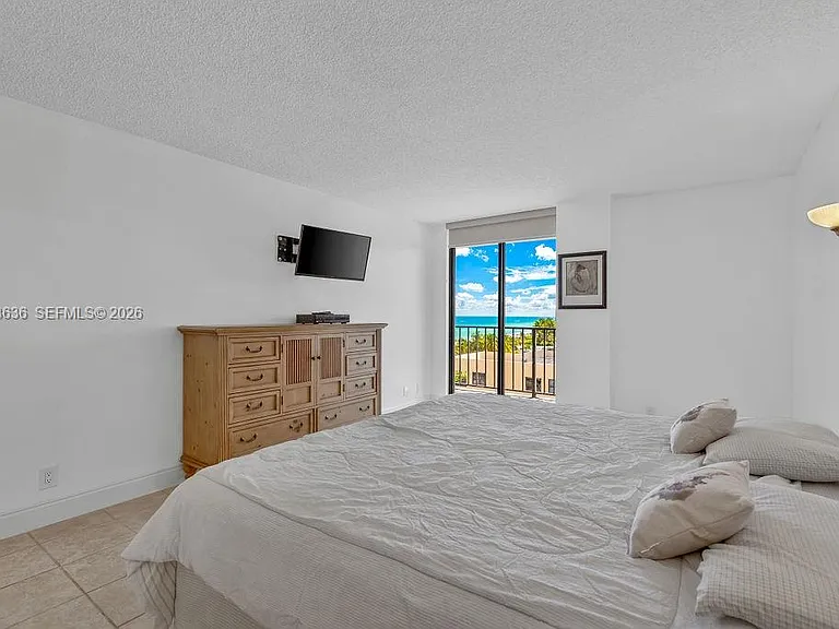 2625 Collins Ave #702 — Photo 11