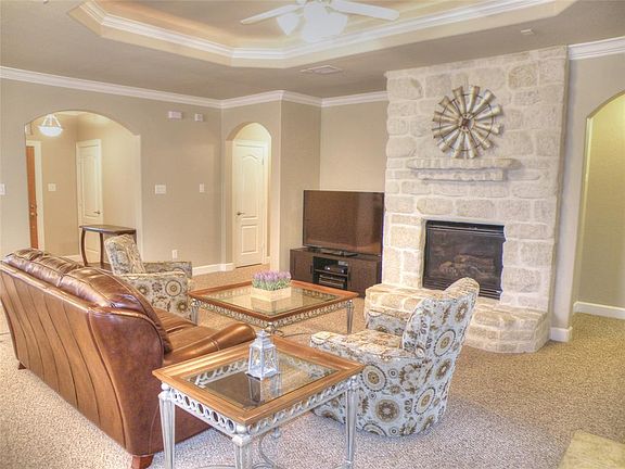 4th image of 1669 Cecina St