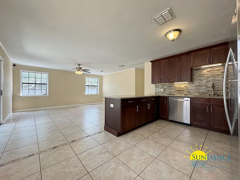 321 Biscayne Ln — Photo 9