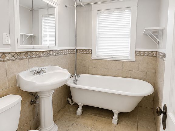 5th image of 1231 8th St SE #2